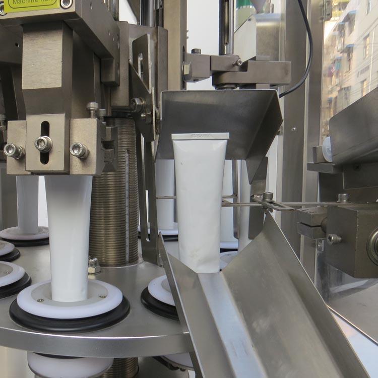 產品說明: 設備工作流程時自定對標-灌裝-外尾部加熱-內尾部加熱-封尾